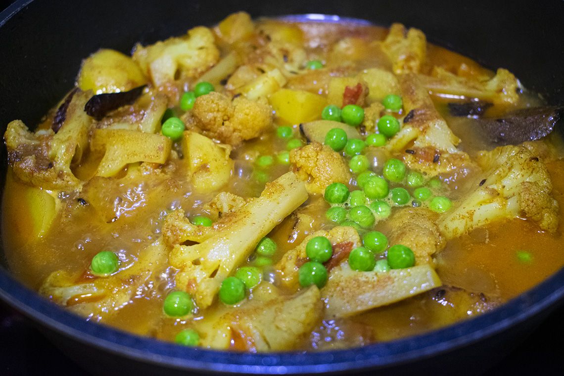 Aloo Gobi al estilo Bengalí (coliflor con patatas al curry)