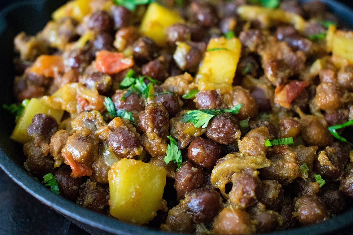 Chana masala con garbanzo negro (Kala Chana Masala)